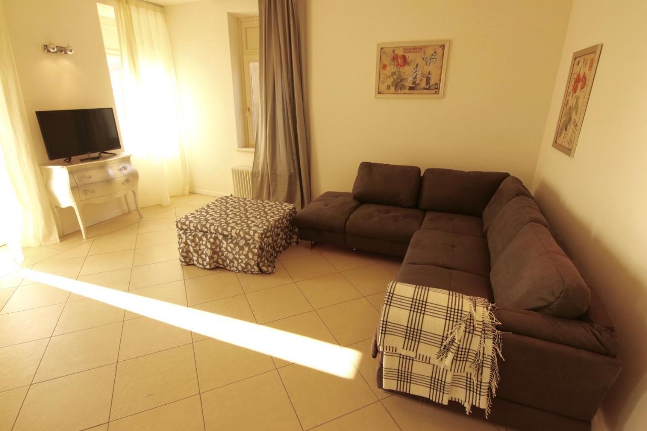 Charmante Apartament Lake Front Malcesine Bagian luar foto