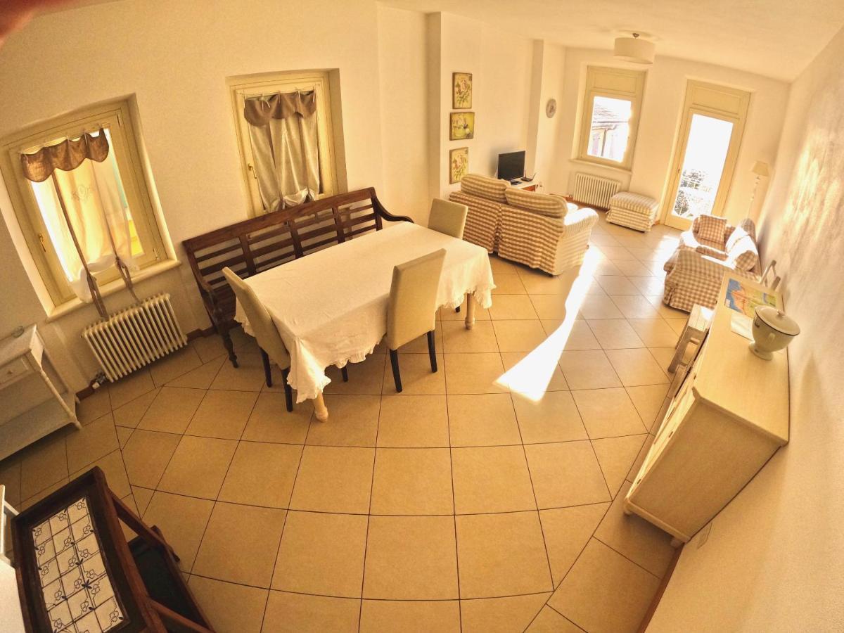 Charmante Apartament Lake Front Malcesine Bagian luar foto